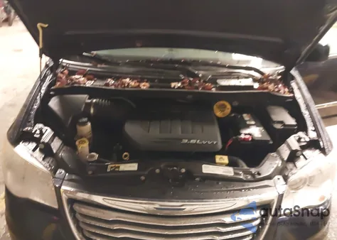 2016 Chrysler Town & Country Touring from USA, damaged, VIN 2C4RC1BGXGR214881